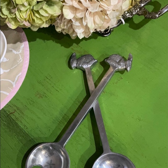 Easter Vintage Estate Old Cabin Rabbit Handle pewter salad/spoon serving pieces - Picture 8 of 8